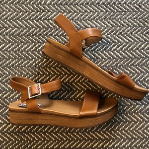 Steve Madden Platform Sandals in Cognac, Size 7